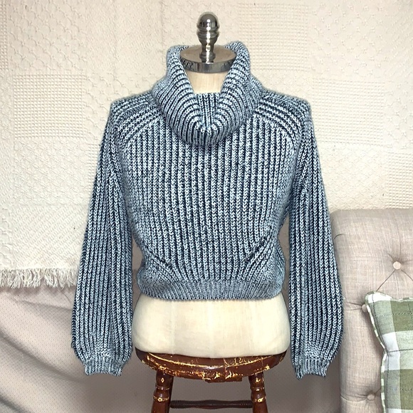 Gorgeous {LF} Cropped Sweater - Picture 2 of 6